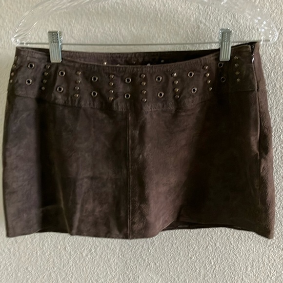 BB Dakota Dresses & Skirts - Y2K BB Dakota 100% Suede W/ Metal Low Waist Brown Mini Skirt Sz 11/12- Like New
